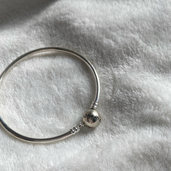 Pandora moments bracelet - Picture 2 of 6